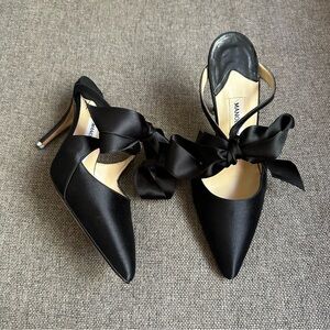 New Manolo Blahnik black satin bow heels